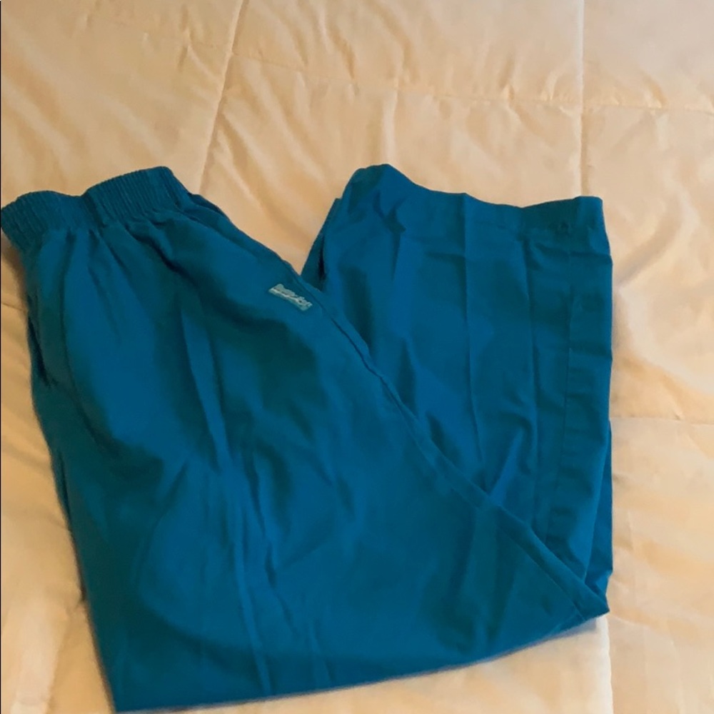 Turquoise butter soft by UA scrub pants size M
